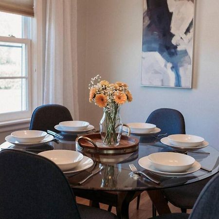 Style Meets Comfort In Beautiful Design Vancouver Luaran gambar