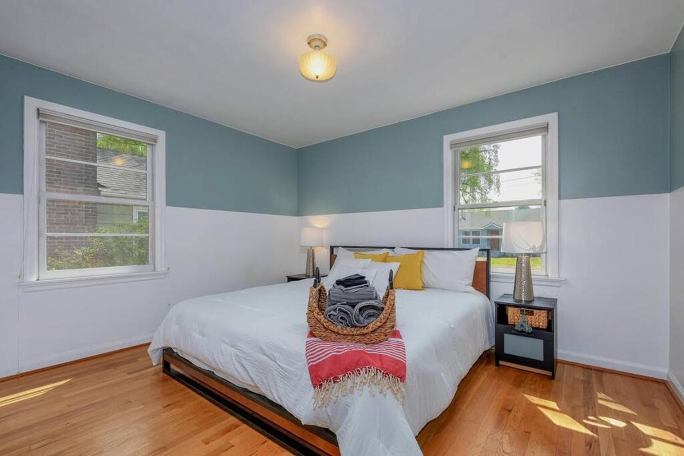 Style Meets Comfort In Beautiful Design Vancouver Luaran gambar