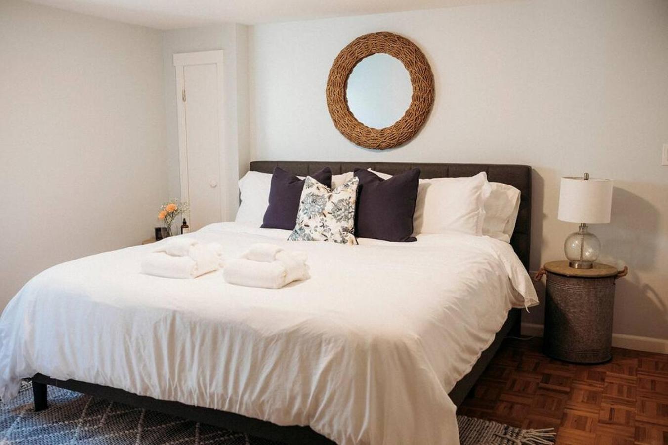 Style Meets Comfort In Beautiful Design Vancouver Luaran gambar