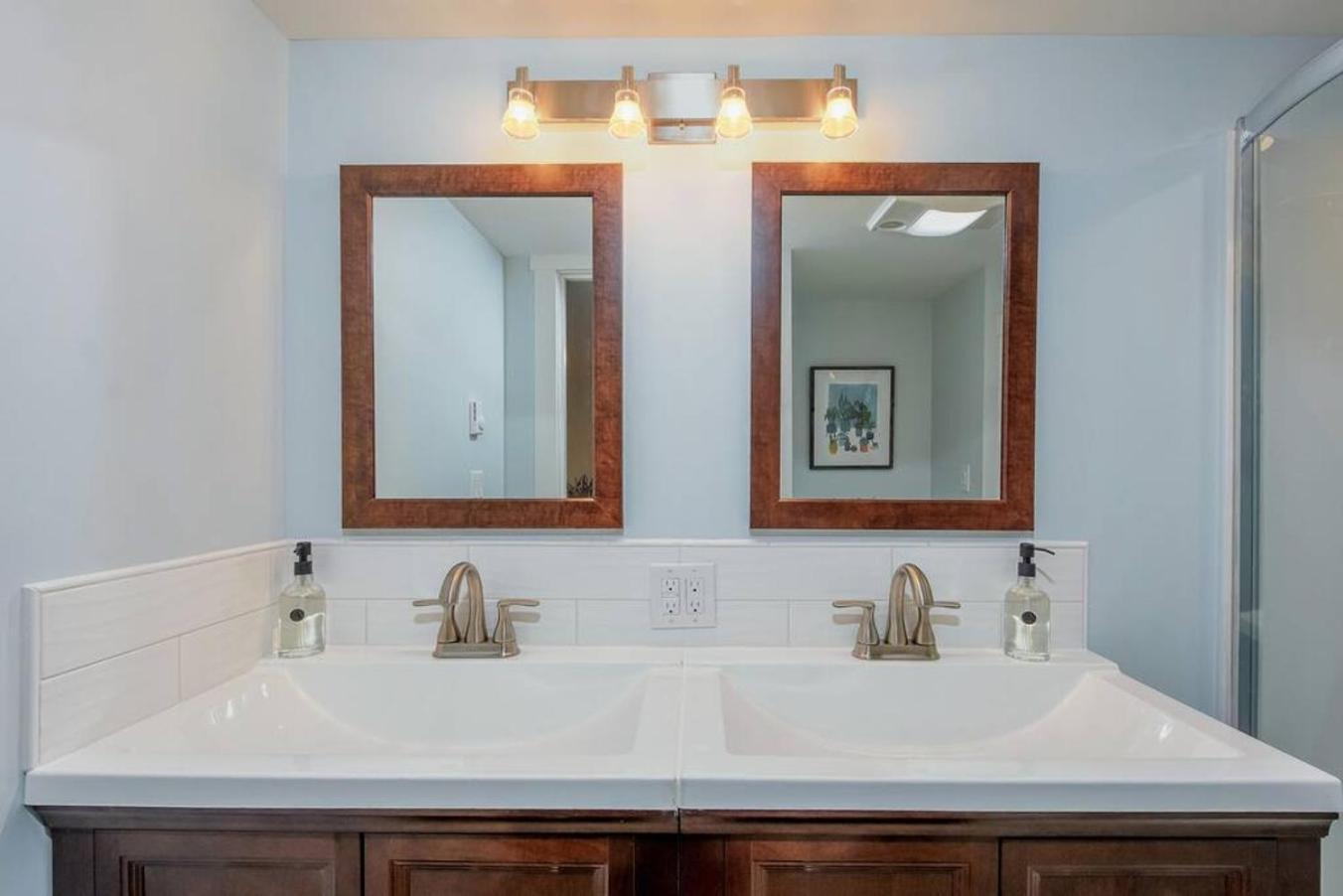 Style Meets Comfort In Beautiful Design Vancouver Luaran gambar