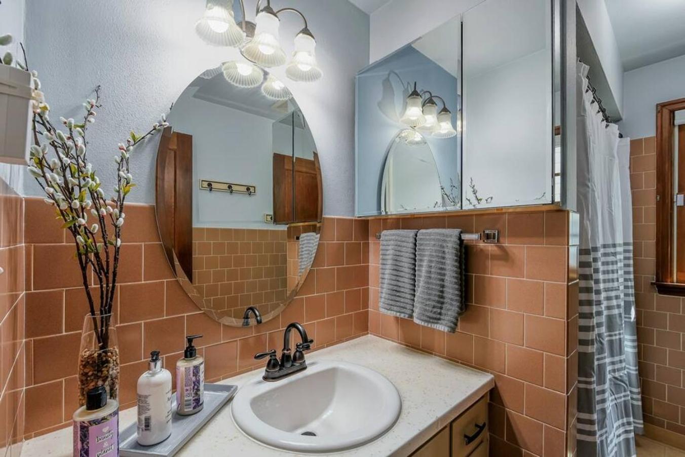 Style Meets Comfort In Beautiful Design Vancouver Luaran gambar
