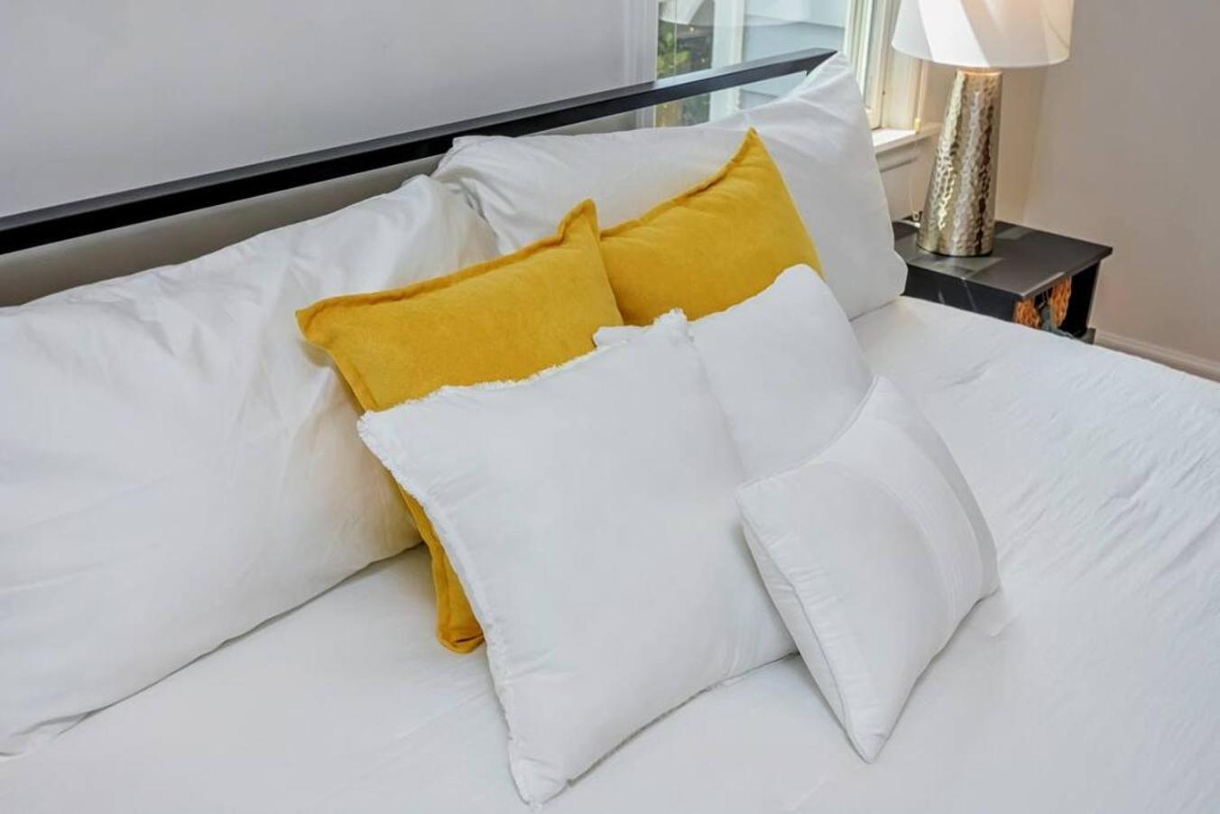 Style Meets Comfort In Beautiful Design Vancouver Luaran gambar