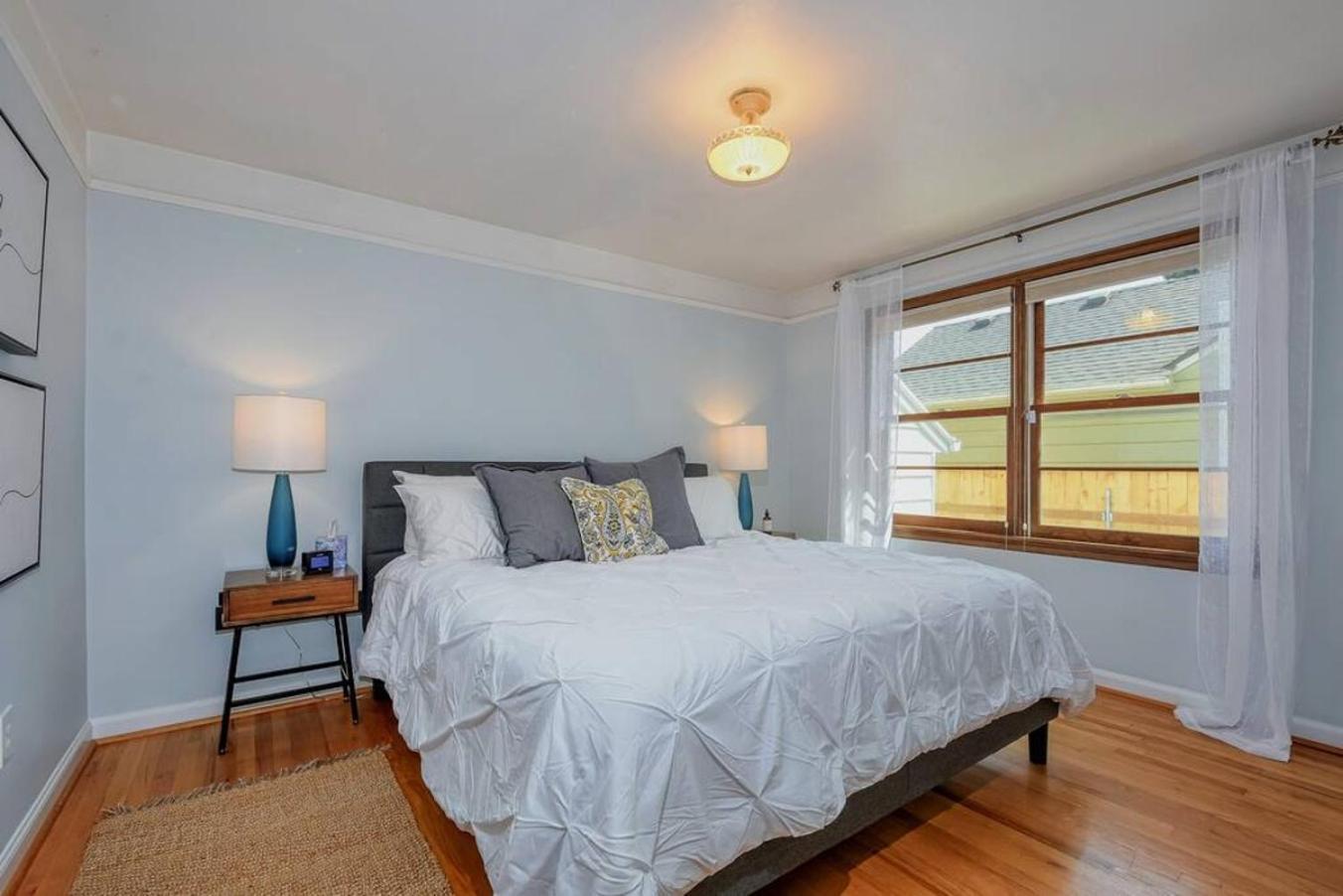 Style Meets Comfort In Beautiful Design Vancouver Luaran gambar